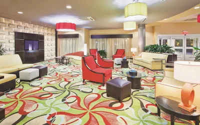 Photo 4 - La Quinta Inn & Suites by Wyndham Hinesville - Fort Stewart