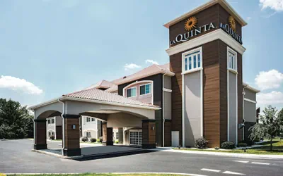 Photo 2 - La Quinta Inn & Suites by Wyndham Chambersburg