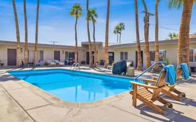 Photo 2 - Lido Palms Resort and Spa