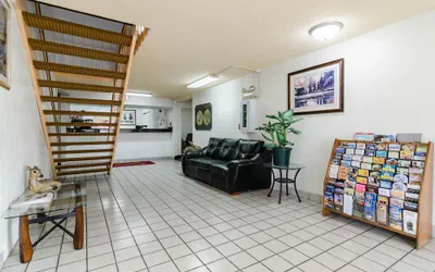 Photo 3 - Econo Lodge Lexington