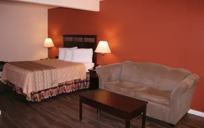 Photo 4 - Valley Oaks Inn Woodland