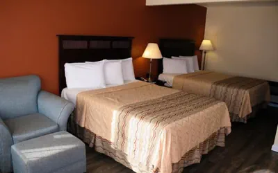 Photo 2 - Valley Oaks Inn Woodland