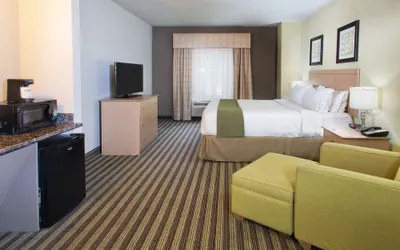 Photo 5 - Holiday Inn Express Hotel & Suites Alvarado by IHG