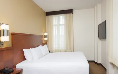 Photo 4 - Hyatt Place Des Moines/Downtown