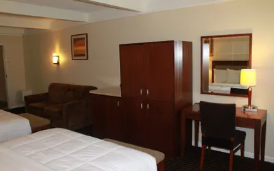 Photo 3 - Lexington Inn & Suites NW Chicago Elgin
