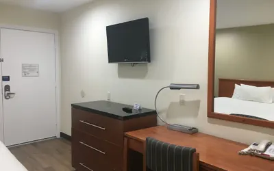 Photo 4 - Simply Home Inn & Suites