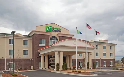 Photo 2 - Holiday Inn Express Pembroke by IHG