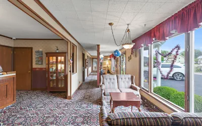 Photo 4 - Glass House Inn Erie Near I-90 & I-79
