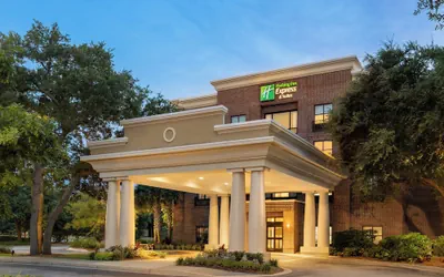 Photo 2 - Holiday Inn Express & Suites Mt. Pleasant by IHG