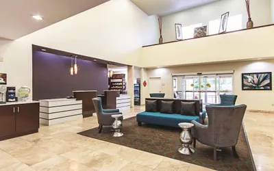Photo 3 - La Quinta Inn & Suites by Wyndham Houston New Caney