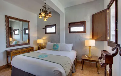 Photo 4 - CasaBlanca Hotel