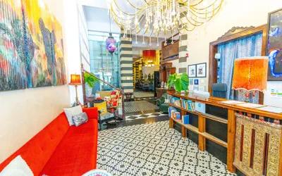Photo 3 - CasaBlanca Hotel