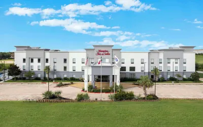 Photo 2 - Hampton Inn & Suites Brenham