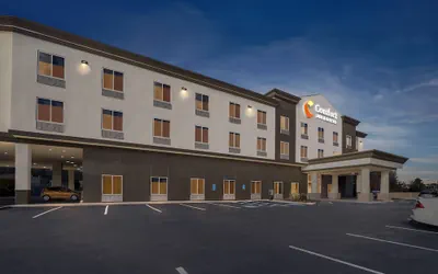 Photo 2 - Comfort Inn & Suites Plainville-Foxboro