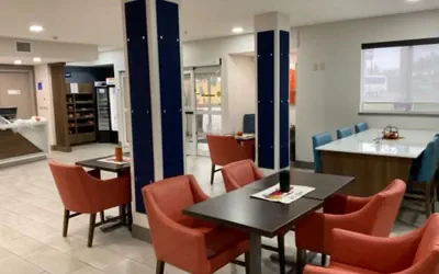 Photo 4 - Holiday Inn Express Wichita North - Park City by IHG