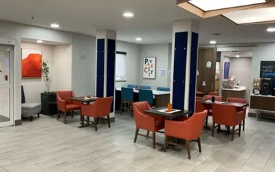 Photo 3 - Holiday Inn Express Wichita North - Park City by IHG