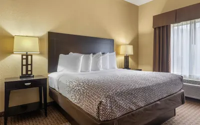 Photo 2 - Best Western Bastrop Pines Inn