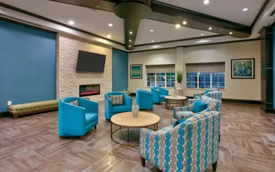 Photo 3 - La Quinta Inn & Suites by Wyndham Dallas Grand Prairie South