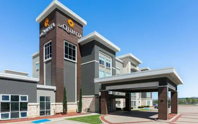Photo 2 - La Quinta Inn & Suites by Wyndham Ft. Worth - Burleson