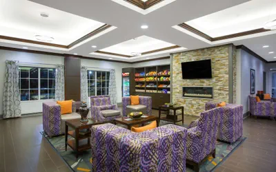 Photo 3 - La Quinta Inn & Suites by Wyndham Tupelo