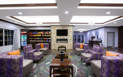 Photo 4 - La Quinta Inn & Suites by Wyndham Tupelo