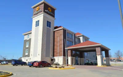 Photo 2 - La Quinta Inn & Suites by Wyndham Little Rock - Bryant