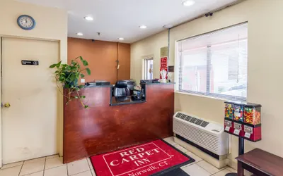 Photo 3 - Red Carpet Inn Norwalk