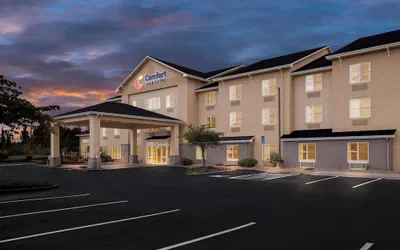 Photo 2 - Comfort Inn & Suites Creswell