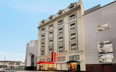 Photo 2 - Ramada by Wyndham Oakland Downtown City Center