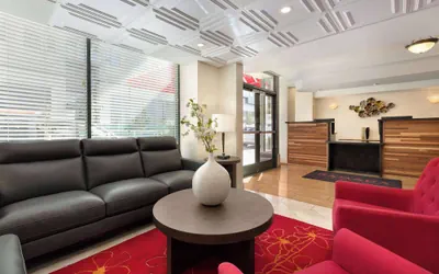 Photo 4 - Ramada by Wyndham Oakland Downtown City Center