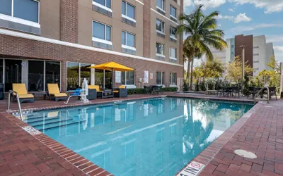 Photo 2 - Cambria Hotel Ft Lauderdale, Airport South & Cruise Port
