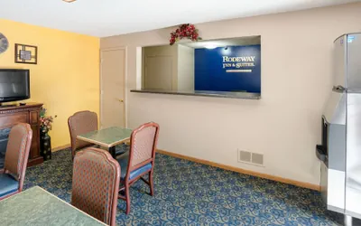 Photo 3 - Rodeway Inn & Suites Austin I-90