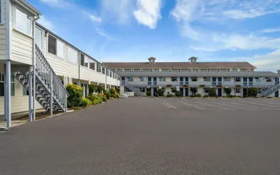 Photo 2 - Super 8 by Wyndham Florence OR