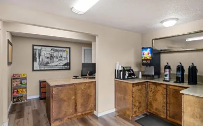 Photo 4 - Super 8 by Wyndham Florence OR