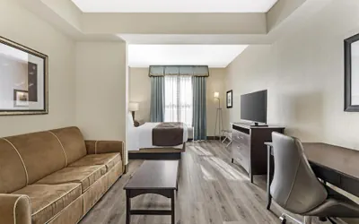 Photo 2 - Best Western Plus Chain of Lakes Inn & Suites