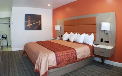 Photo 5 - Presidio Parkway Inn