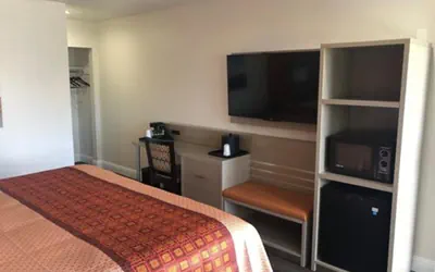 Photo 4 - Presidio Parkway Inn