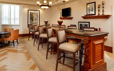 Photo 4 - Hampton Inn & Suites Savannah/Midtown