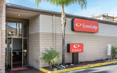 Photo 2 - Econo Lodge Lake Elsinore Casino