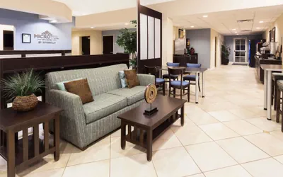 Photo 2 - Microtel Inn & Suites by Wyndham Spring Hill/Weeki Wachee