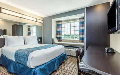 Photo 5 - Microtel Inn & Suites by Wyndham Spring Hill/Weeki Wachee