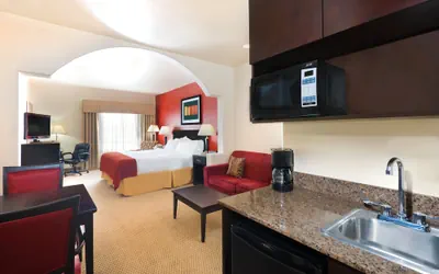Photo 4 - Holiday Inn Express & Suites Casa Grande by IHG