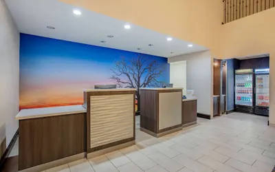 Photo 5 - La Quinta Inn & Suites by Wyndham McKinney