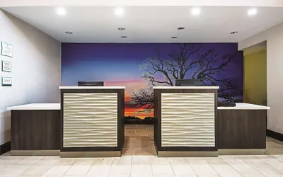 Photo 4 - La Quinta Inn & Suites by Wyndham McKinney