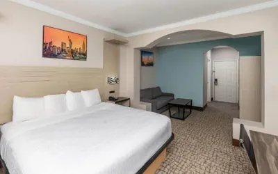 Photo 4 - Baymont by Wyndham Texas City