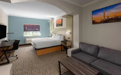 Photo 2 - Baymont by Wyndham Texas City