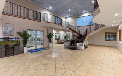 Photo 3 - Baymont by Wyndham Texas City