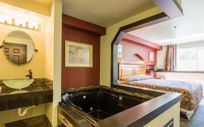 Photo 5 - Bay City Inn