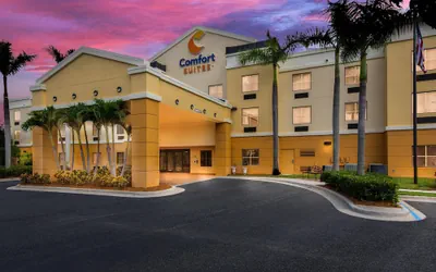 Photo 2 - Comfort Suites Vero Beach I-95