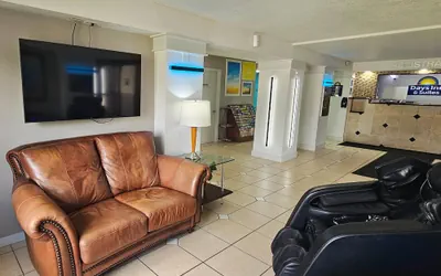 Photo 3 - Days Inn & Suites by Wyndham Tampa/Fairground/Casino Area